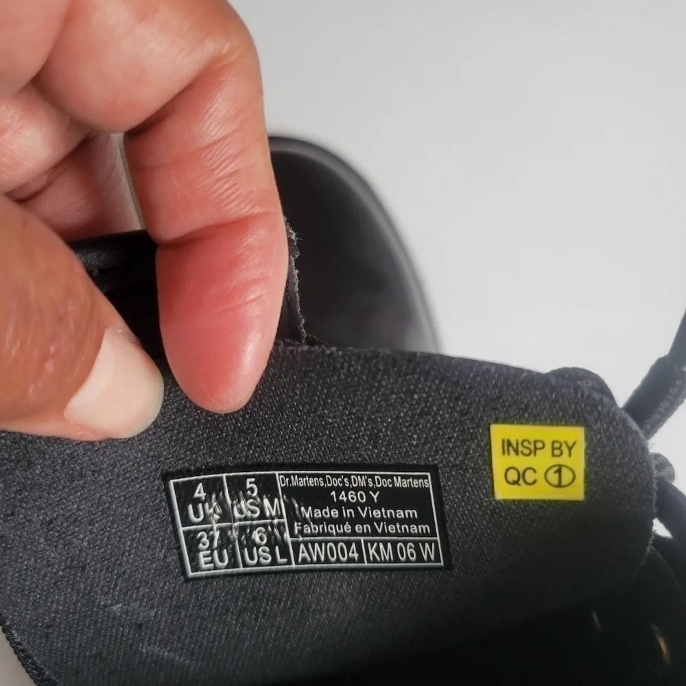 COPY - Dr martens size us 5 M/ 6 us L pre-owned